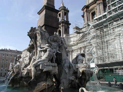 Fontana dei Quattro Fiumi - der Nil mit bedenktem Haupt, seine Quelle war noch nicht entdeckt