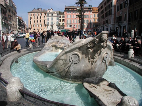 Die Fontana della Barcaccia erinnert an ein Boot, das hier bei Hochwasser gestrandet sein soll