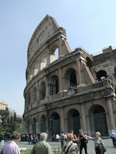 Bilder vom Innenraum finden sich <a href=http://www.cyberlights.com/Italy/Rome/page_02.htm target=_blank>hier</a>