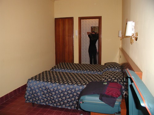 Auf dem Bild sieht das Zimmer gar nicht schlecht aus