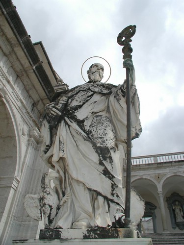 Eine Statue des Hl. Benedikts