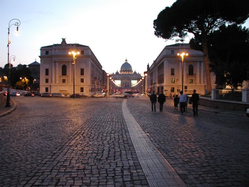 am Tiber zur Via Conciliazione und zum Petersplatz