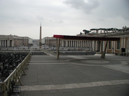 Der Petersplatz - etwa aus der Sicht des Papstes am Morgen