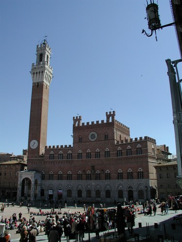 Die Piazza del Campo, auf dem zweimal im Jahr die Pferderennen stattfinden
